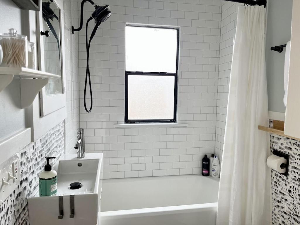 Modern 2 Bedroom Farmhouse Cottage With Hot Tub In Snohomish Eksteriør billede