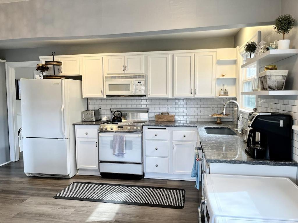 Modern 2 Bedroom Farmhouse Cottage With Hot Tub In Snohomish Eksteriør billede
